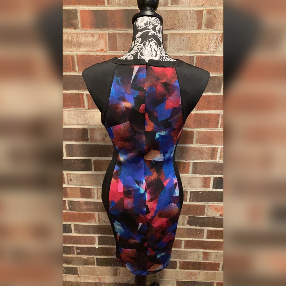 London Time Dress - Picture 3 of 8